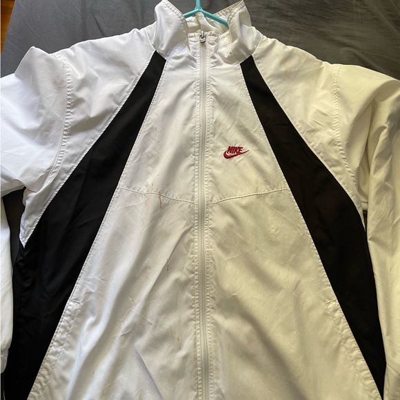 VINTAGE* 90'S NIKE WINDREAKER SIZE M!! STAINED. OTHERWISE GREAT CLEAN CONDITION! - Picture 2 of 5